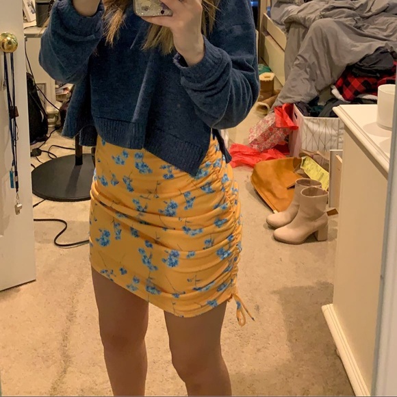 NWT Mustard Printed Jersey Ruched Tie Side Mini Skirt - Picture 4 of 6